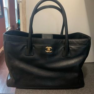 Chanel cerf executive tote black gold